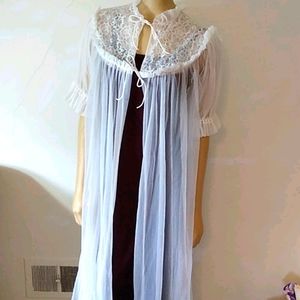 Vintage peignoir robe lingerie cover up white lace